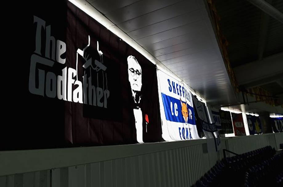 Sugli spalti del King Power Stadium  comparso uno striscione che raffigura Claudio Ranieri nei panni de “Il Padrino”.